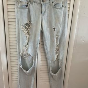 LIGHT WASH MOM JEANS SIZE 27